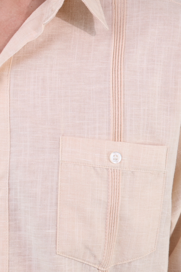 Guayabera Caqui Manga Larga Alforzada Textura Lino Corte Clasico Para Hombre